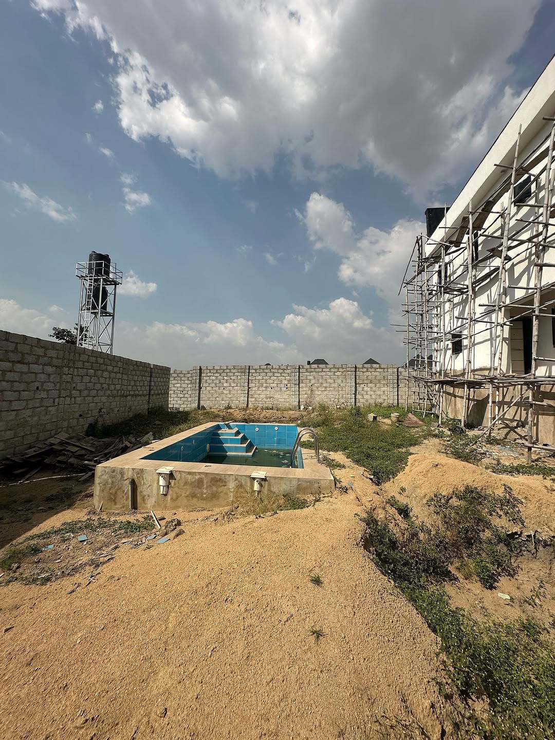 Sleek 3-Bedroom Duplex with Pool in Serene Lugbe