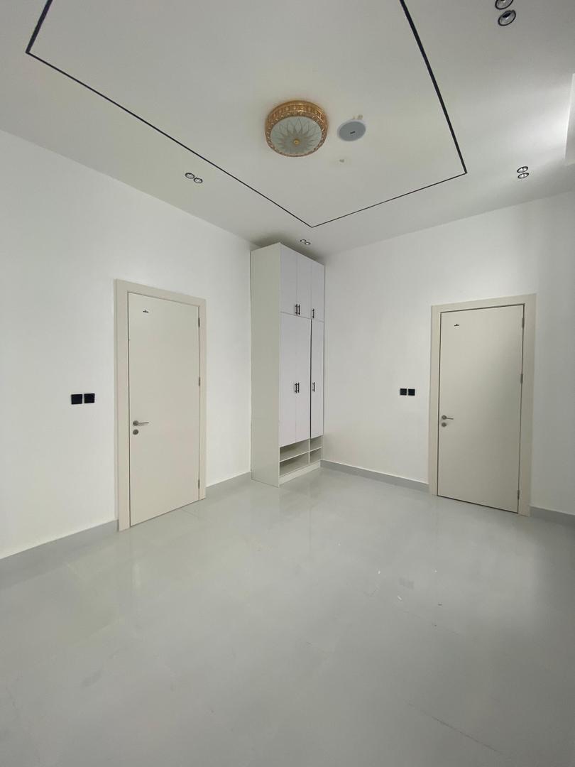 Sangotedo Sanctuary: 5-Bedroom Estate Gem with Pool