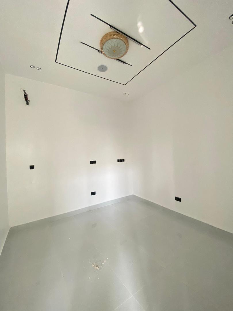 Sangotedo Sanctuary: 5-Bedroom Estate Gem with Pool