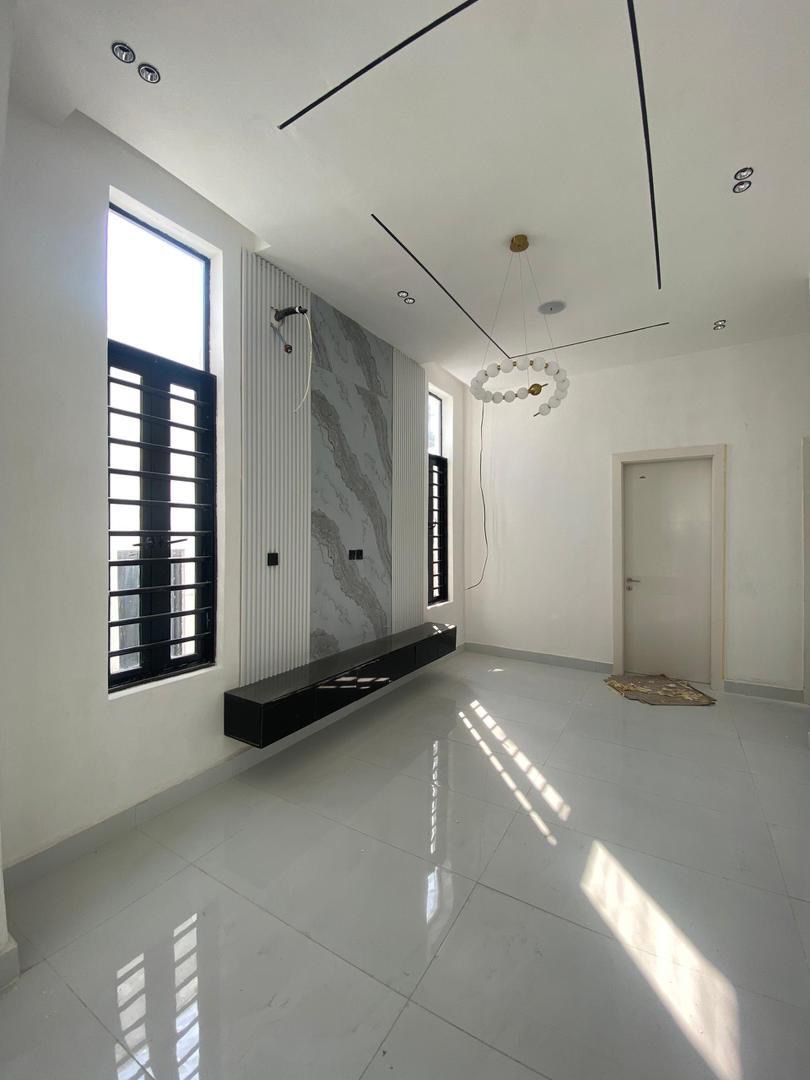 Sangotedo Sanctuary: 5-Bedroom Estate Gem with Pool