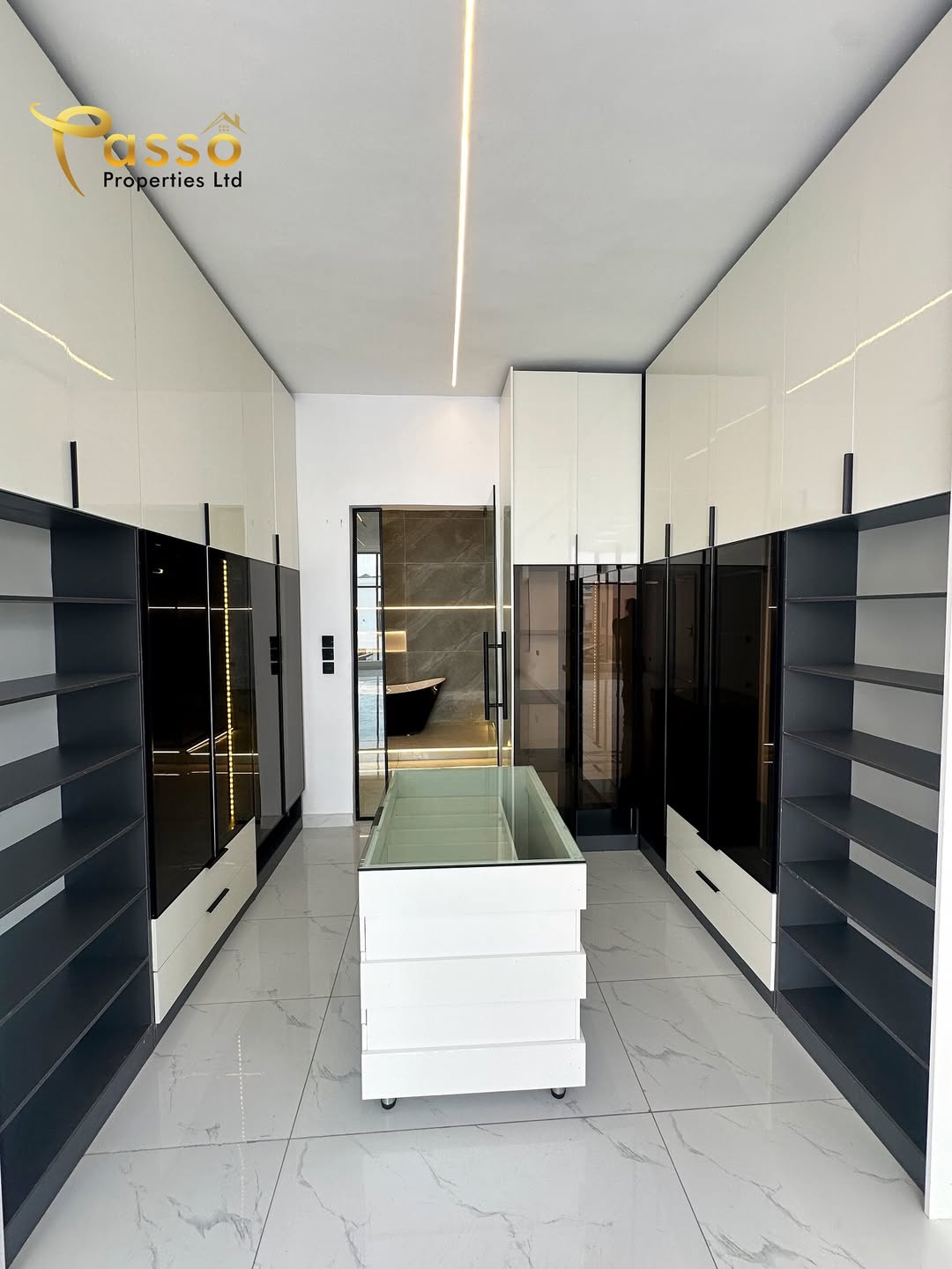 Sleek 5-Bed VGC Haven with Resort-Style Pool & BQ