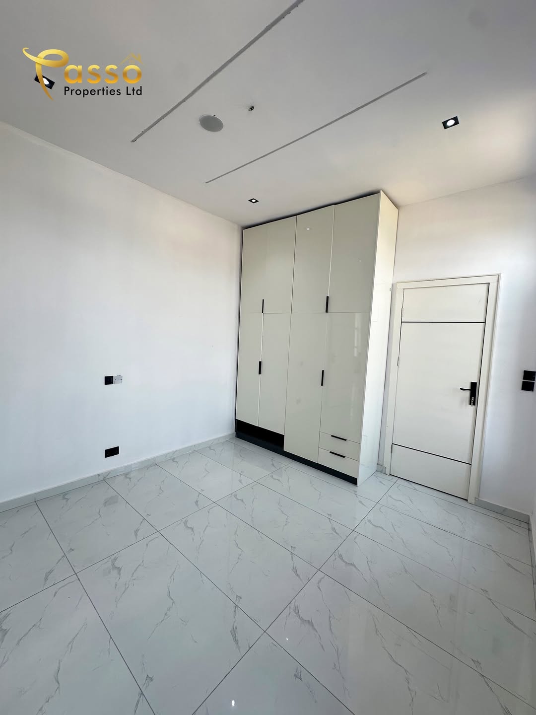 Sleek 5-Bed VGC Haven with Resort-Style Pool & BQ