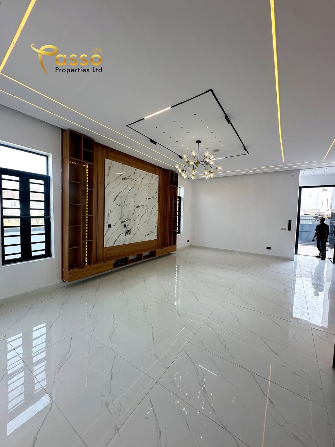 Sleek 5-Bed VGC Haven with Resort-Style Pool & BQ