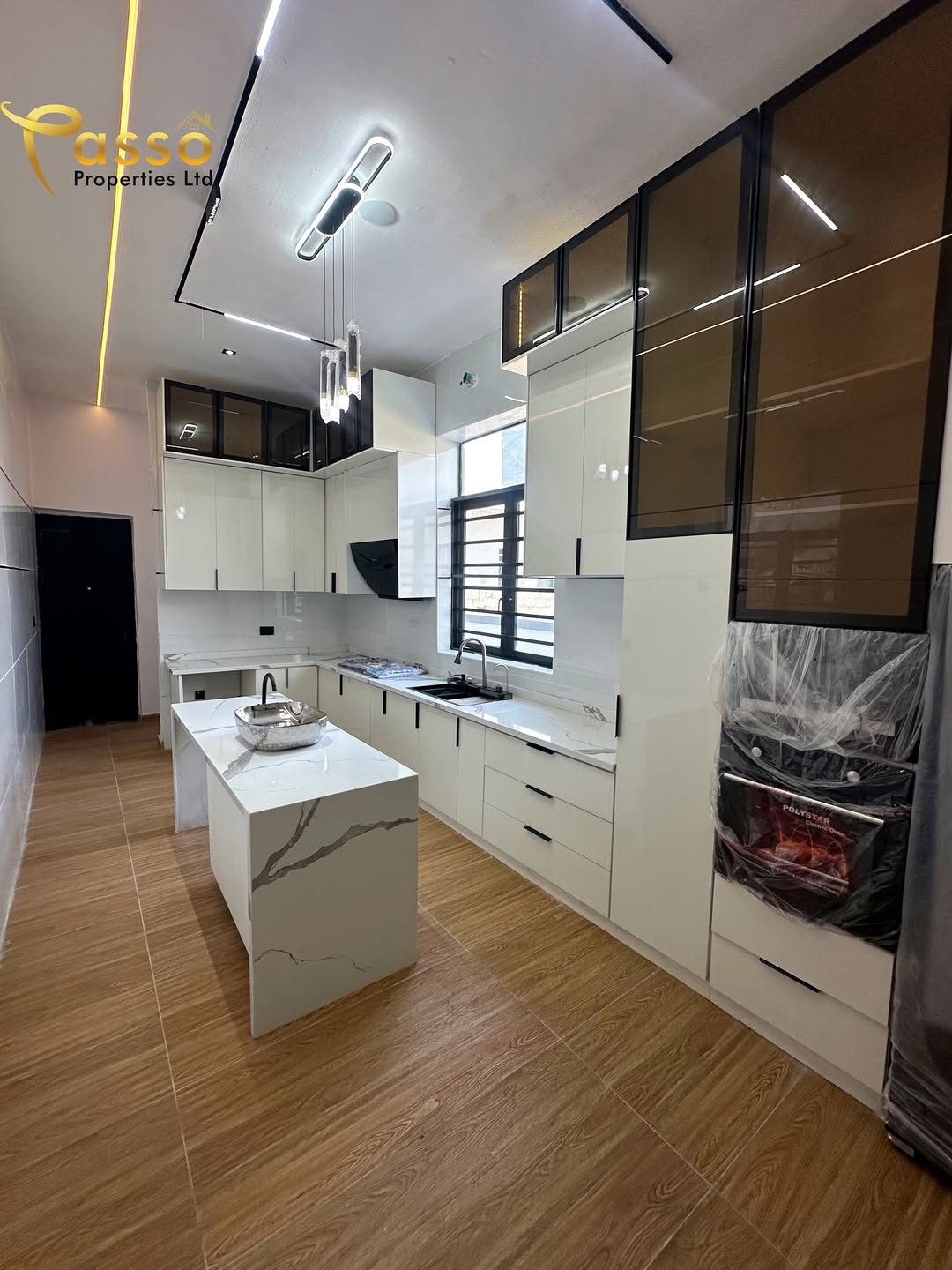 Sleek 5-Bed VGC Haven with Resort-Style Pool & BQ