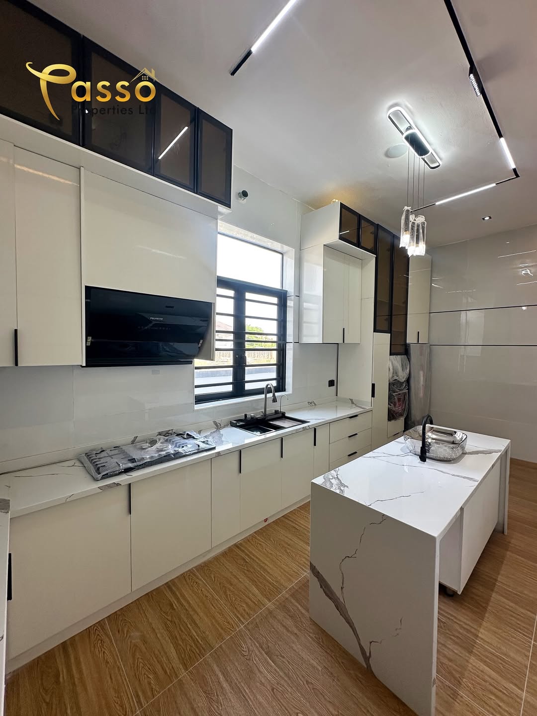 Sleek 5-Bed VGC Haven with Resort-Style Pool & BQ