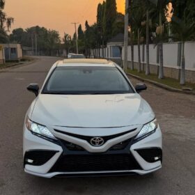 2018 Camry SE: Keyless & Wireless Charging