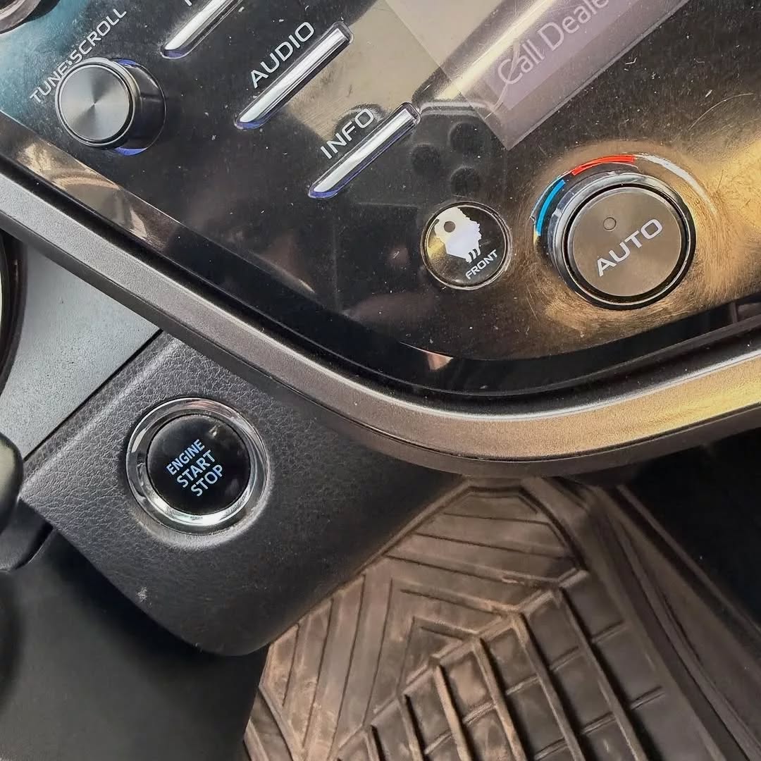 2018 Camry SE: Keyless & Wireless Charging