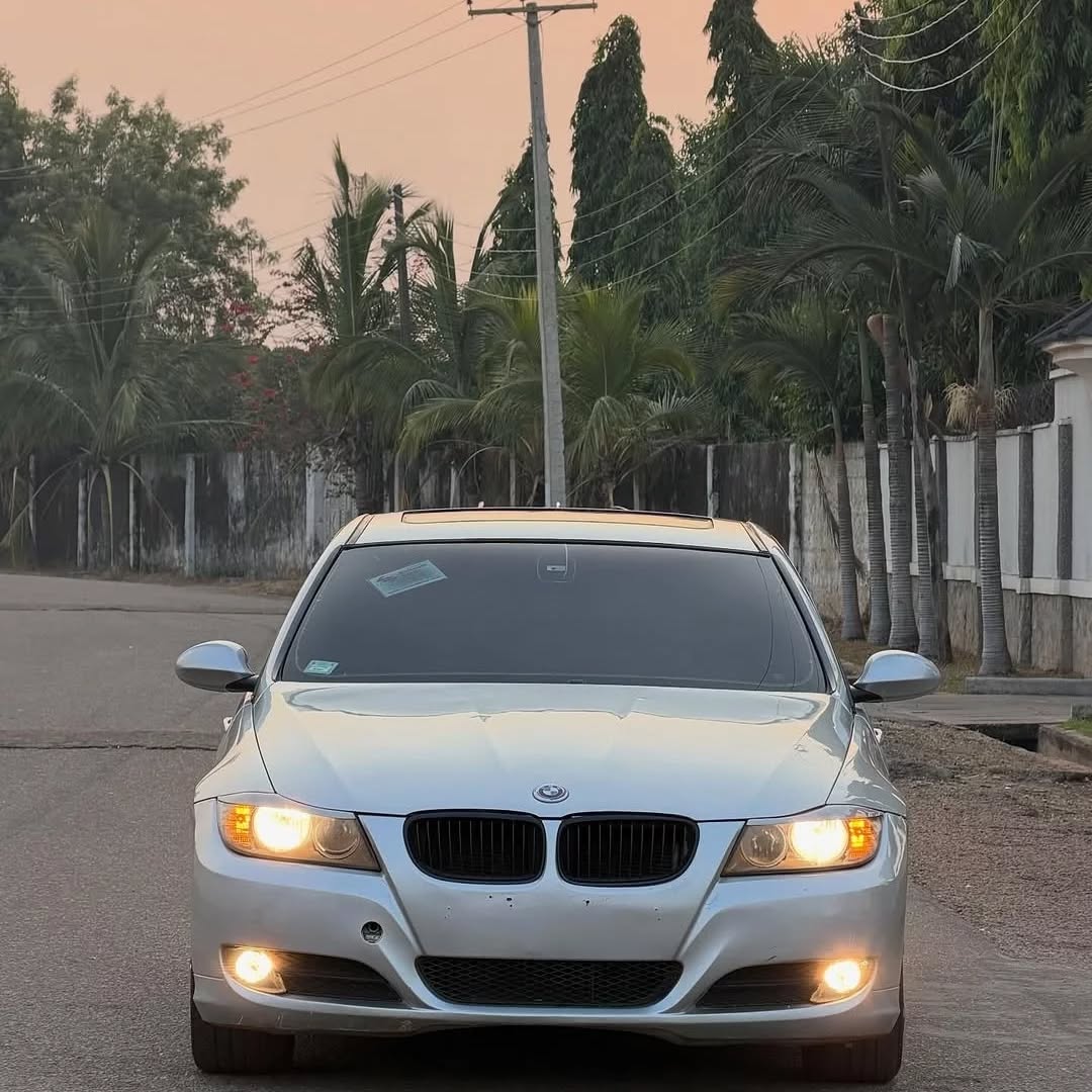 Immaculate BMW E90: 7M