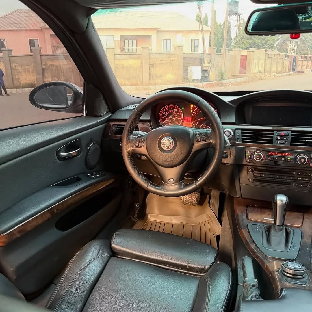 Immaculate BMW E90: 7M