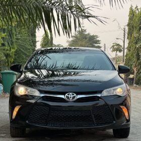 2016 Toyota Camry LE: Spotless & Duty-Paid in Abuja