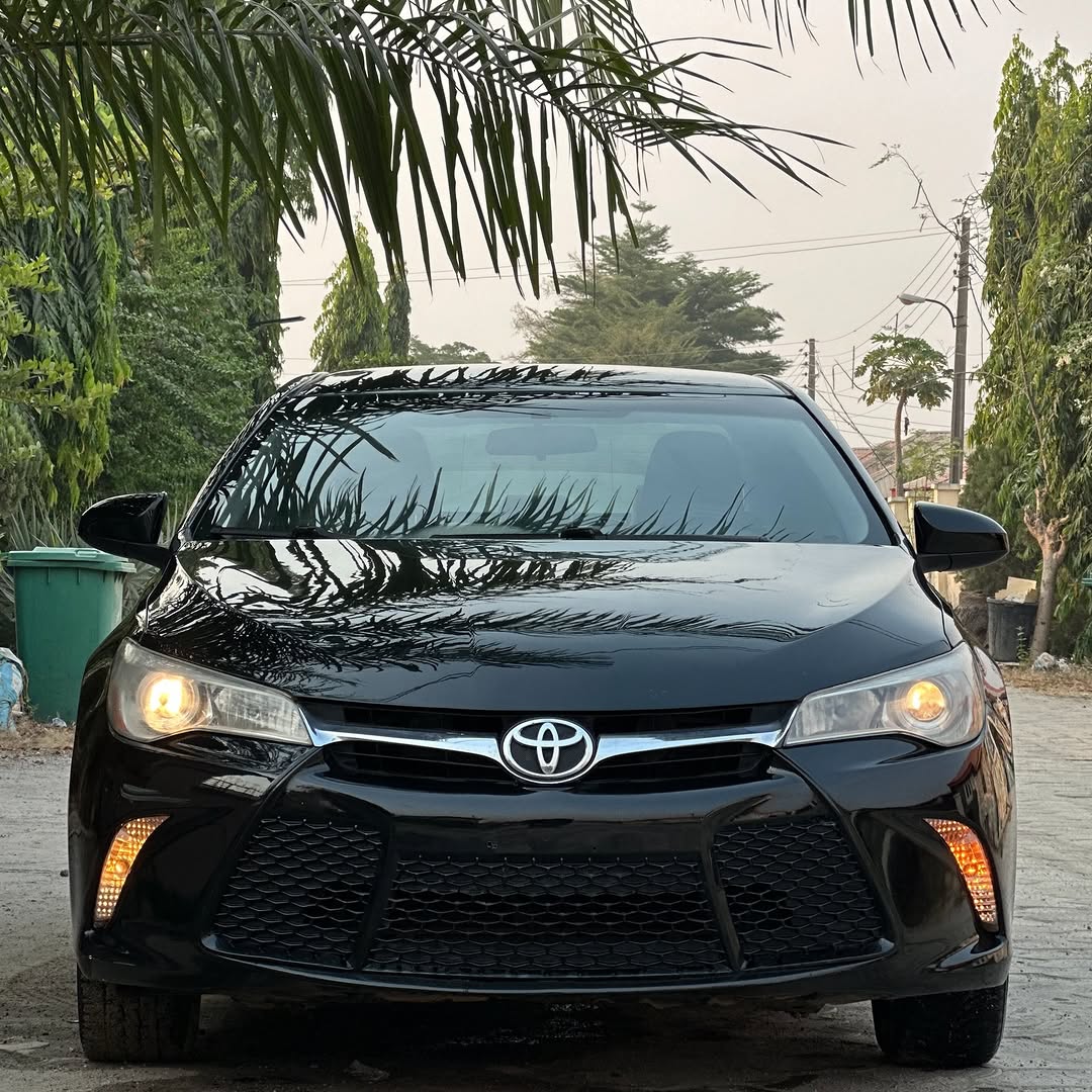 2016 Toyota Camry LE: Spotless & Duty-Paid in Abuja