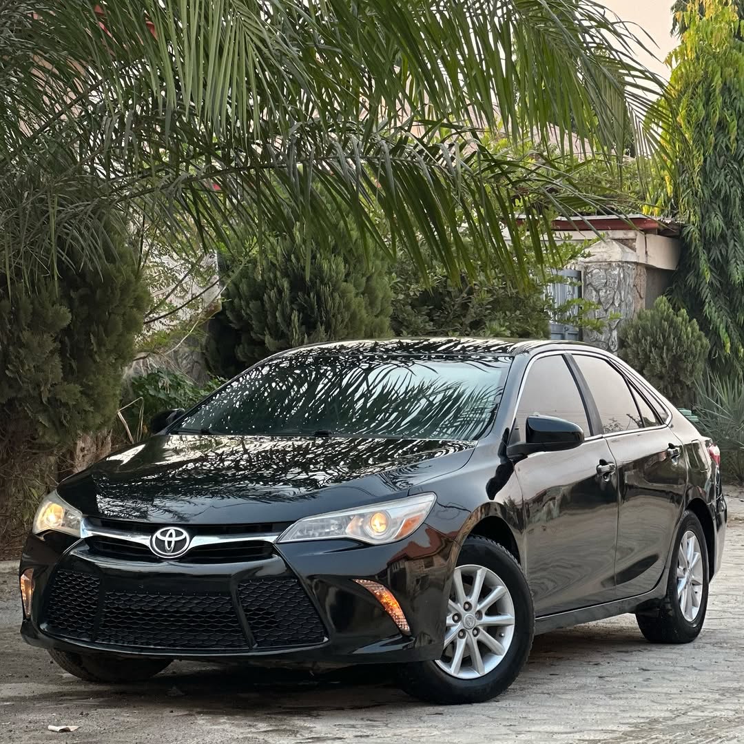 2016 Toyota Camry LE: Spotless & Duty-Paid in Abuja