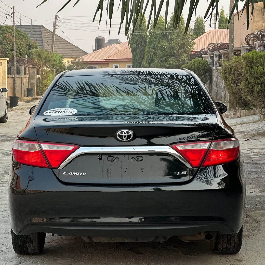 2016 Toyota Camry LE: Spotless & Duty-Paid in Abuja