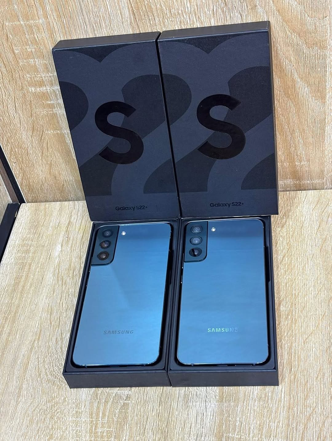 Samsung Galaxy S22 Plus: Unlocked & Ready!