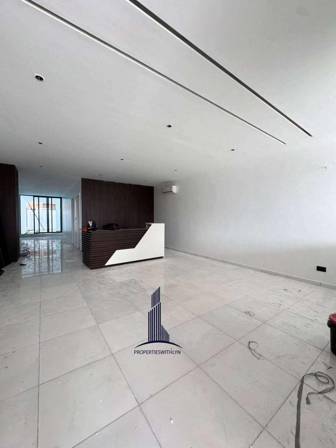 Lagos Island Oasis: Automated 2-Bedroom with Pool & Gym