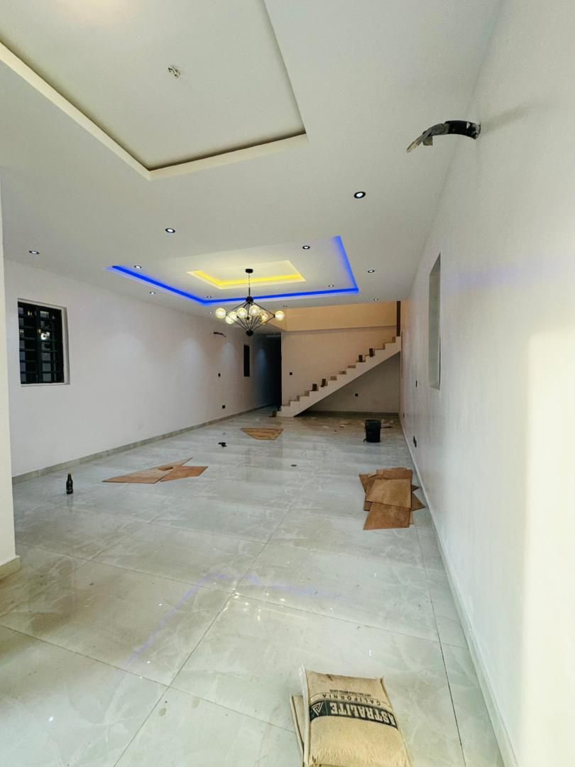 Spacious 7-Bedroom Oasis with Pool in Magodo