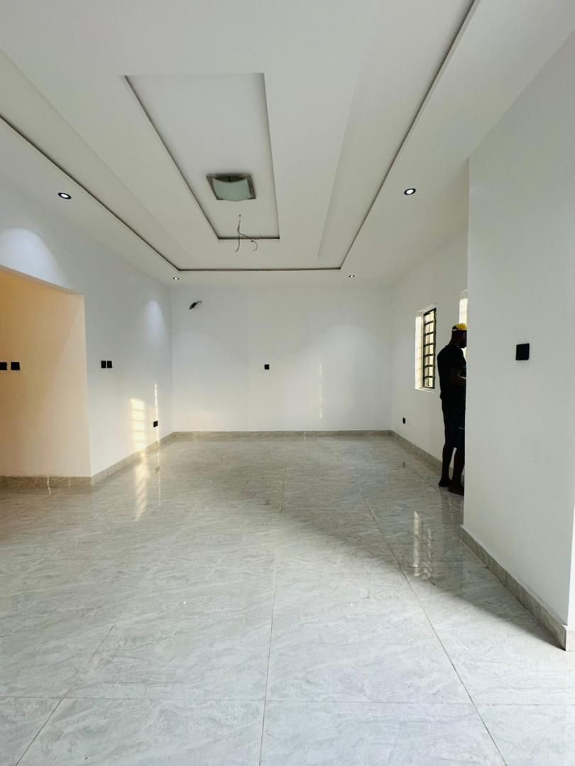 Spacious 7-Bedroom Oasis with Pool in Magodo