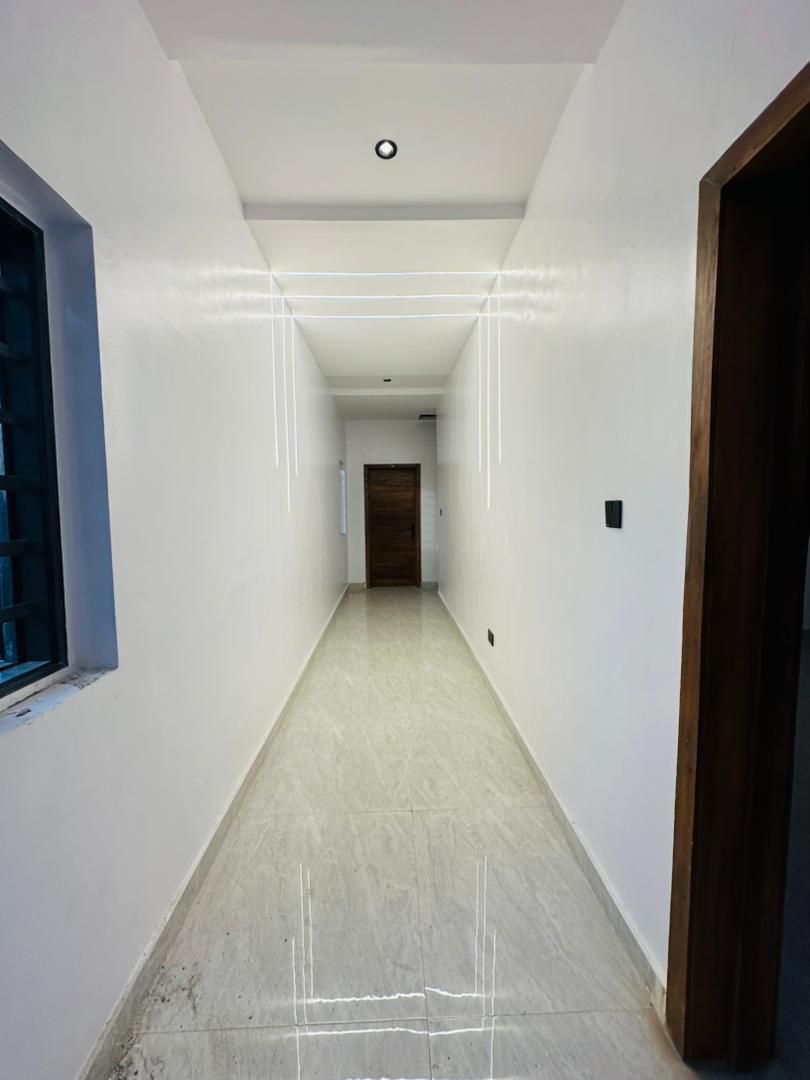 Spacious 7-Bedroom Oasis with Pool in Magodo