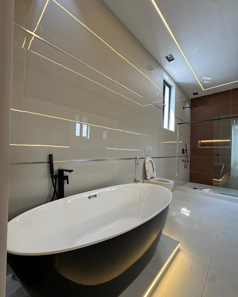 Cinematic Luxury: 5-Bed Duplex with Pool & Cinema in Osapa