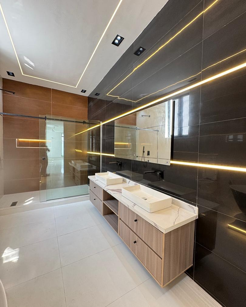 Cinematic Luxury: 5-Bed Duplex with Pool & Cinema in Osapa