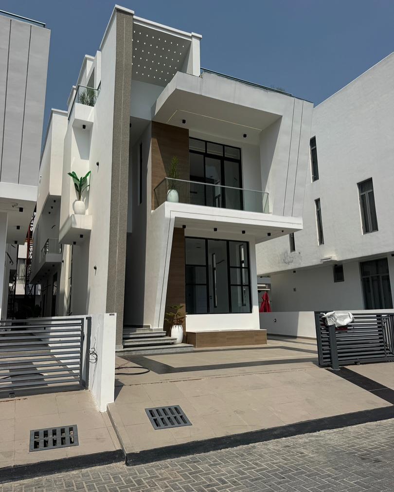 Cinematic Luxury: 5-Bed Duplex with Pool & Cinema in Osapa