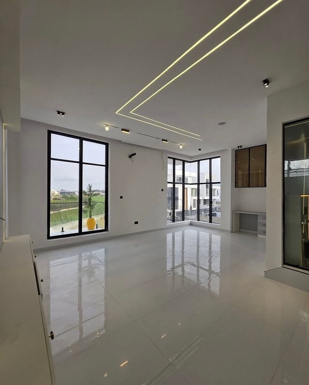 Sleek 5-Bed Dulex with Pool in Prime Lekki