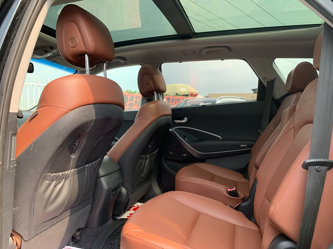 Luxury 3-Row SUV w/ Panoramic Roof & V6 Power