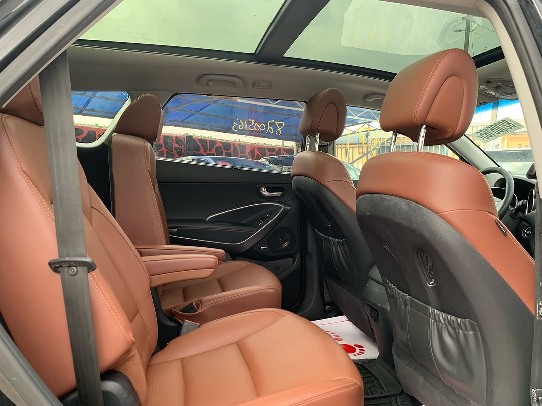 Luxury 3-Row SUV w/ Panoramic Roof & V6 Power