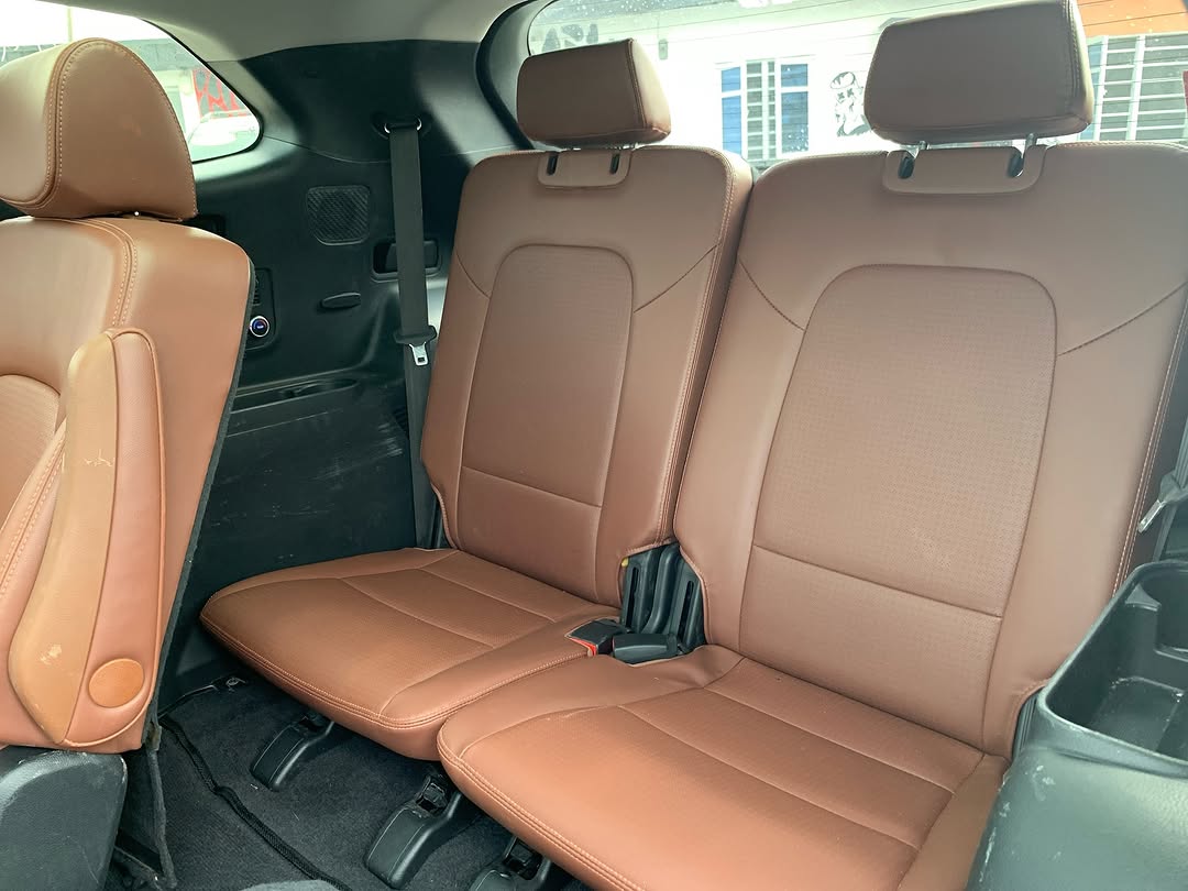 Luxury 3-Row SUV w/ Panoramic Roof & V6 Power