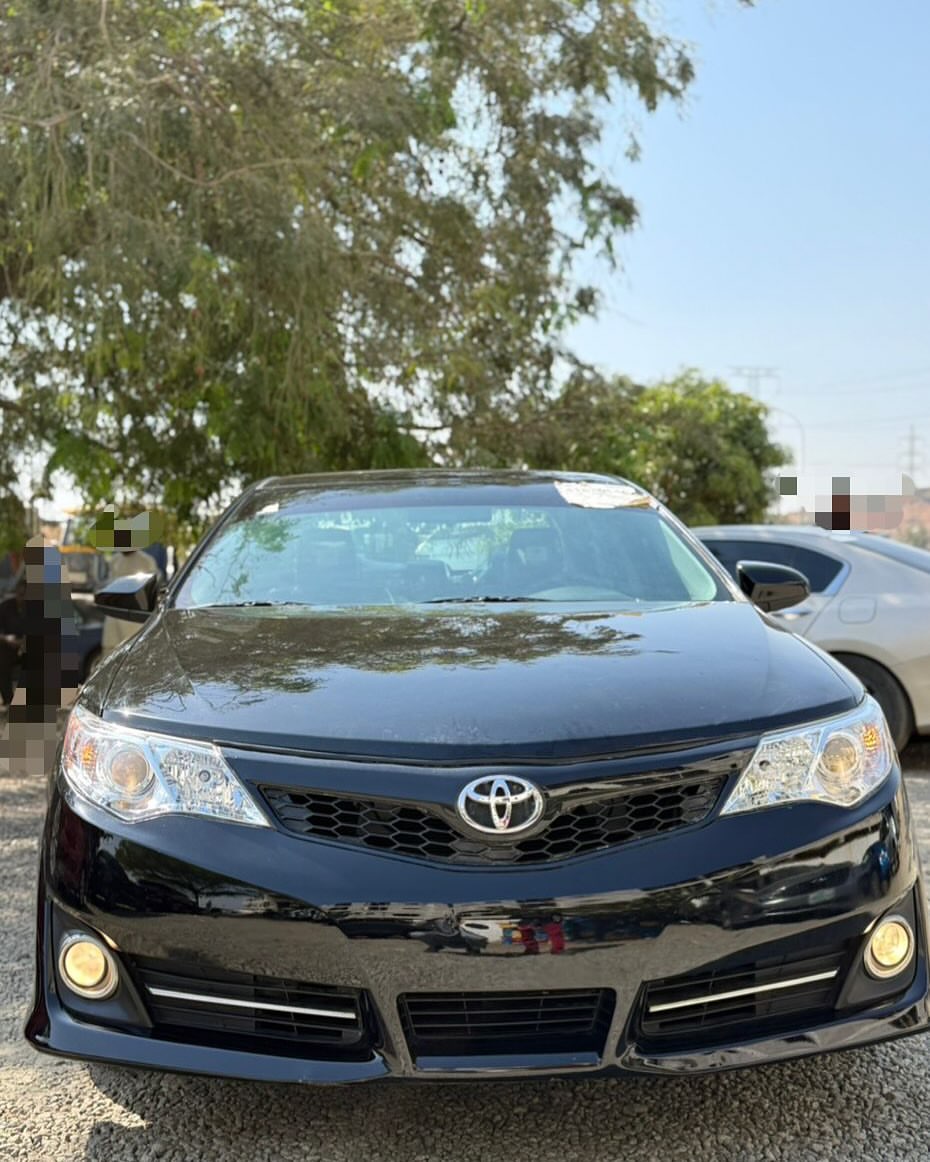 2014 Camry SE: Luxury Features, Duty-Paid & Ready
