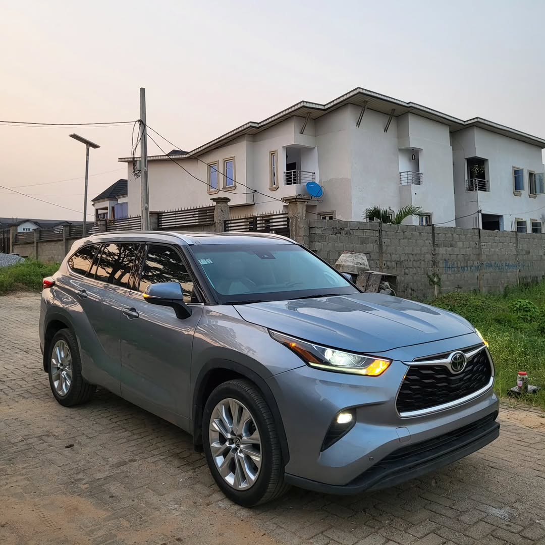2022 Toyota Highlander: Mint, Fully Loaded, Duty Paid