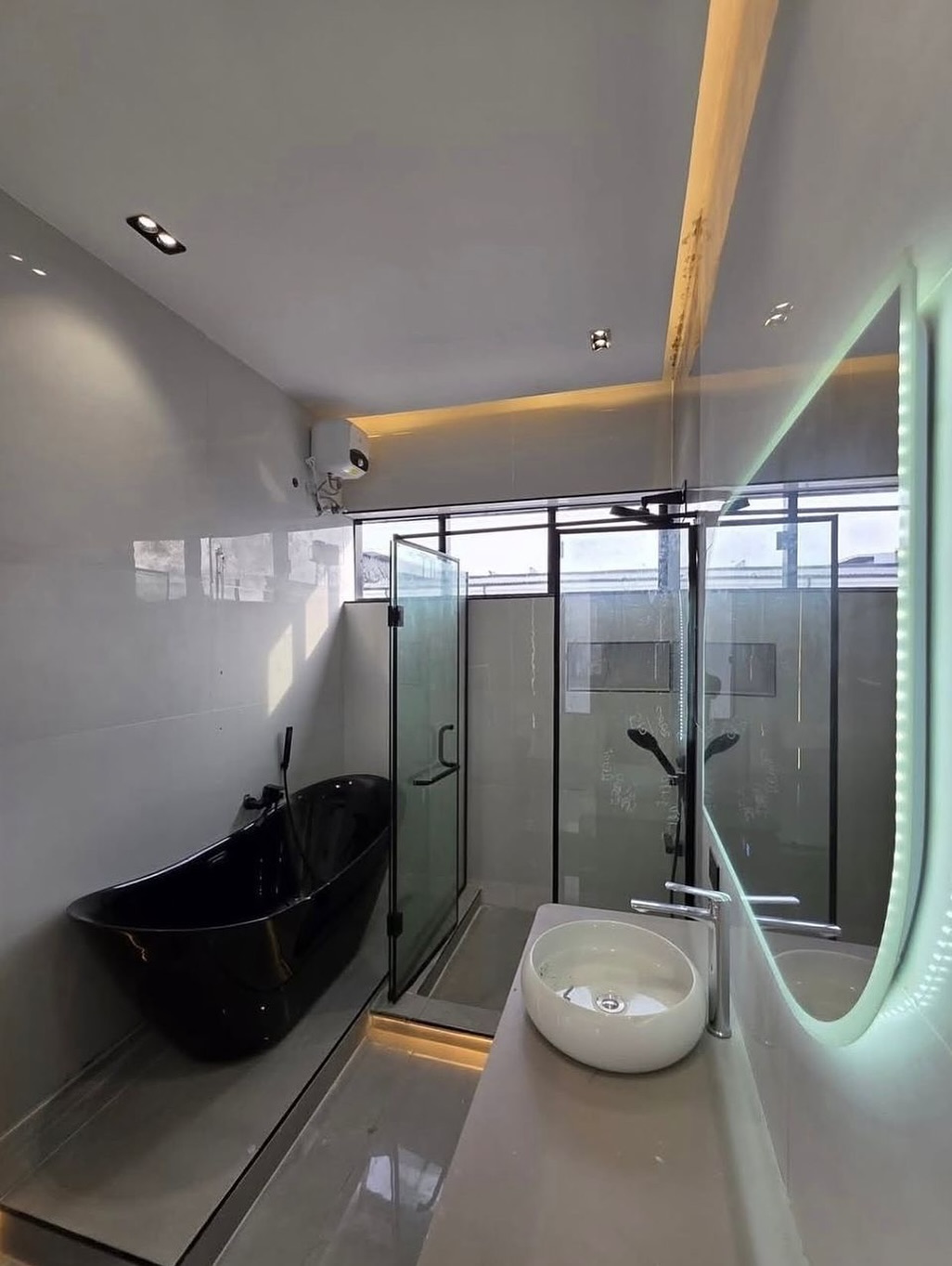 Opulent 5-Bed Dulex with Resort-Style Pool in Lekki