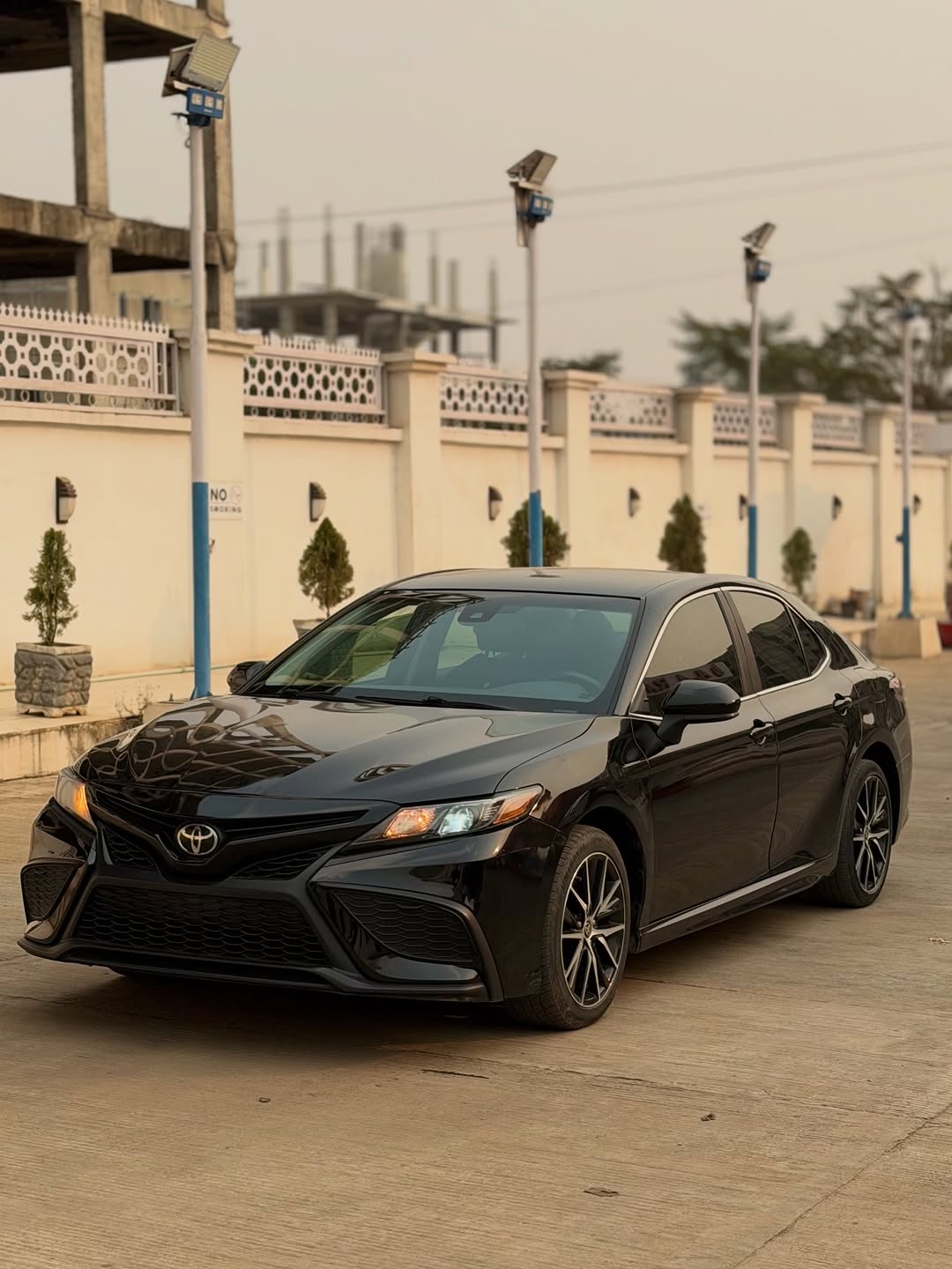 2021 Camry SE: Genuine Duty, Distressed Price!