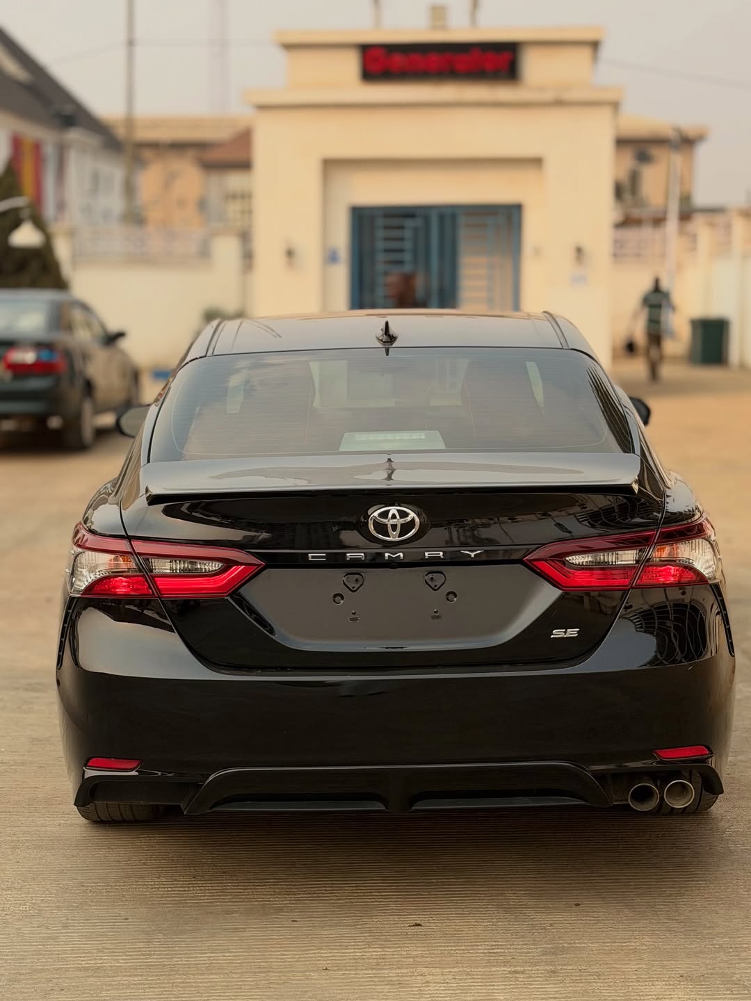 2021 Camry SE: Genuine Duty, Distressed Price!