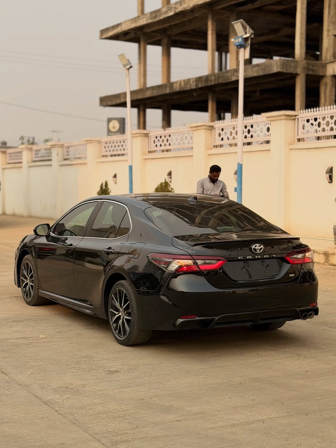 2021 Camry SE: Genuine Duty, Distressed Price!
