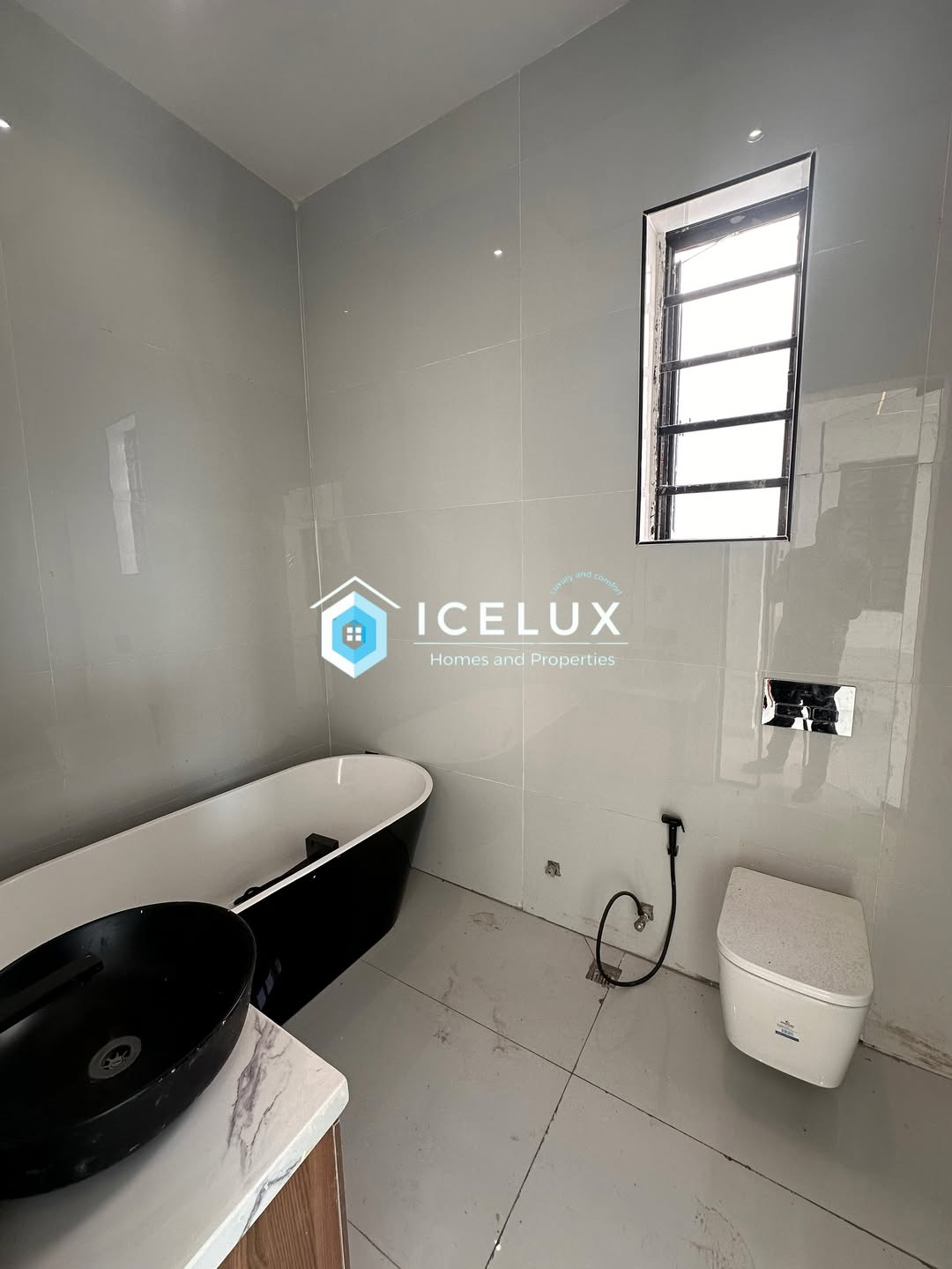 Lagos Luxury: 5-Bed Estate Home with Resort-Style Pool