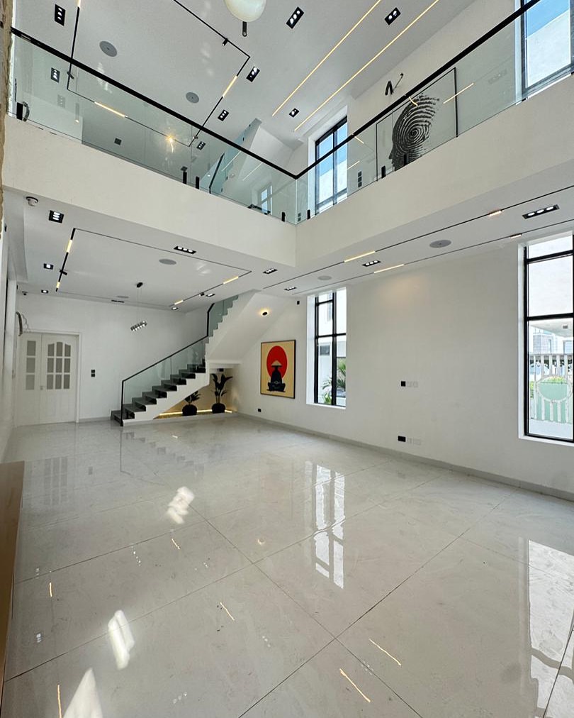 Cinematic Luxury: 5-Bed Duplex with Pool in Osapa London