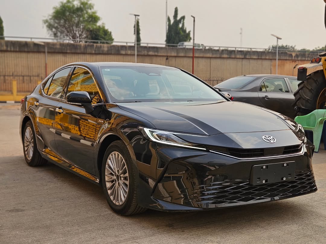 2025 Toyota Camry Hybrid: Luxury Meets Legendary Efficiency