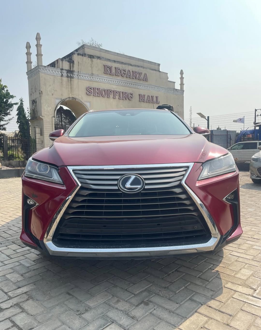 Luxury Lexus RX350: Sunroof & Safety Tech