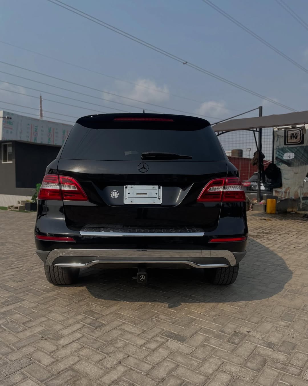 Luxury 2014 ML350: Panoramic Sunroof & 4Matic