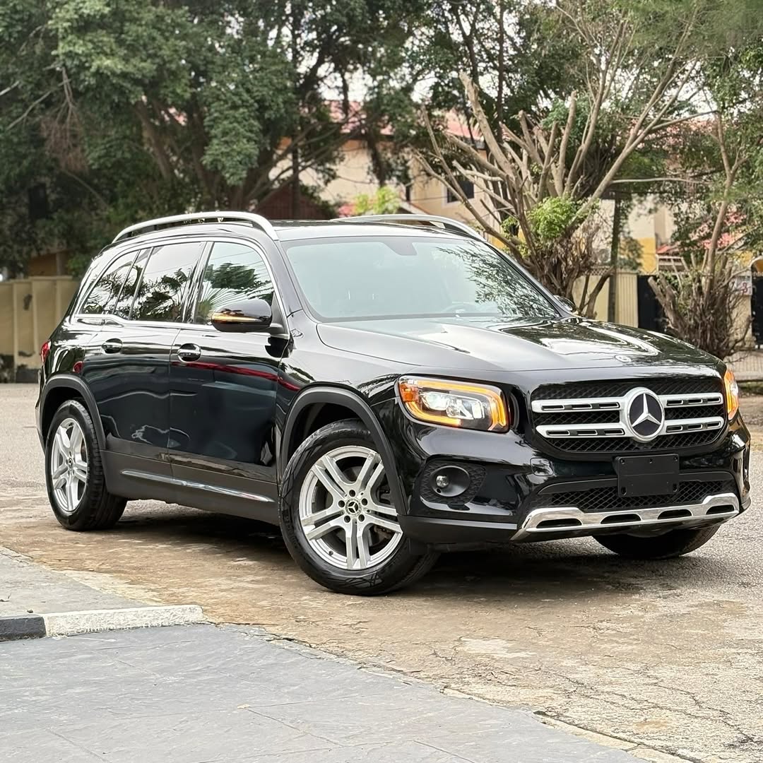 Luxury SUV: Full Option & Panoramic Roof