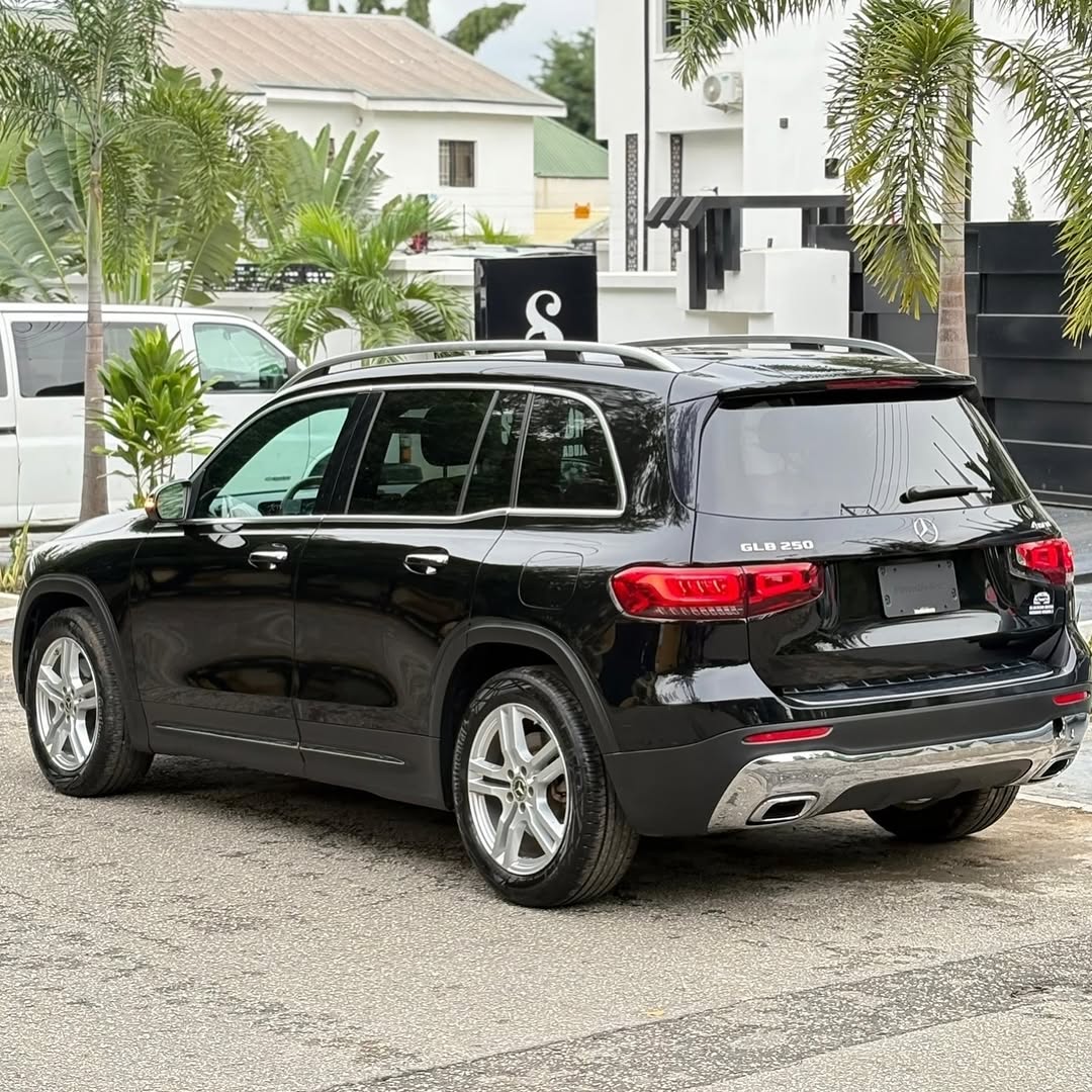 Luxury SUV: Full Option & Panoramic Roof