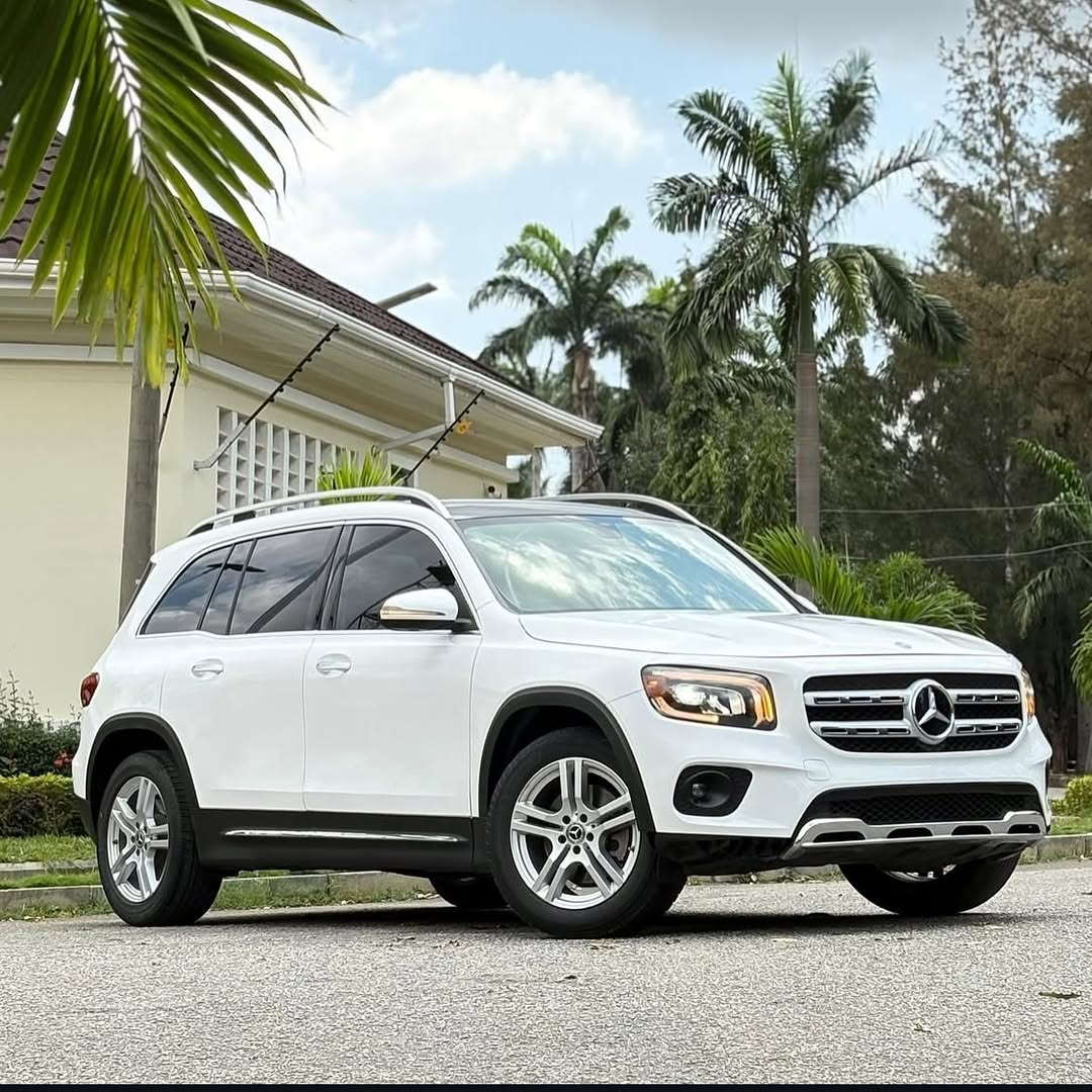 Luxury GLB SUV: Full Option & Panoramic Roof