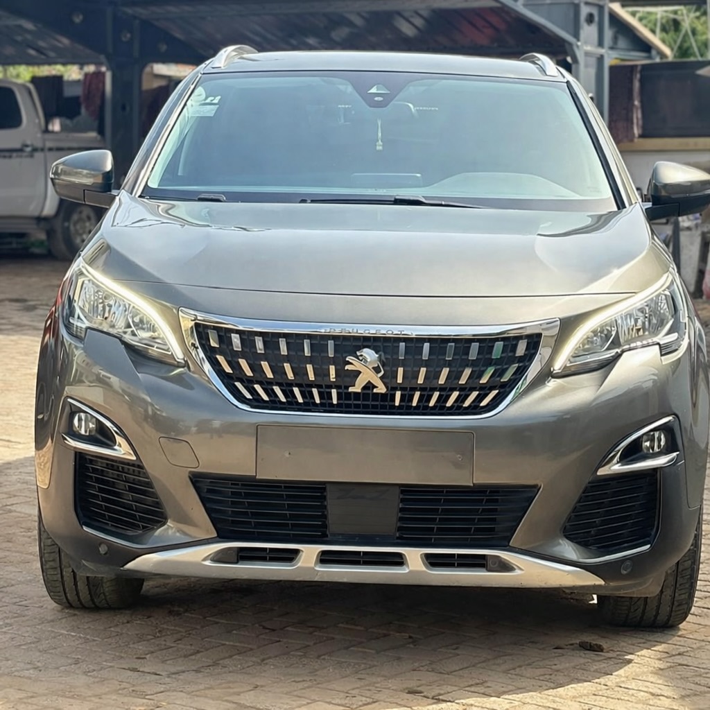 Luxury SUV, Nearly New: 29M