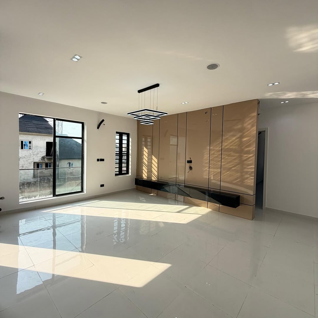 Sophisticated 2-Bed Serviced Gem in Ologolo Lekki