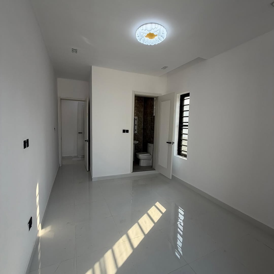 Sophisticated 2-Bed Serviced Gem in Ologolo Lekki