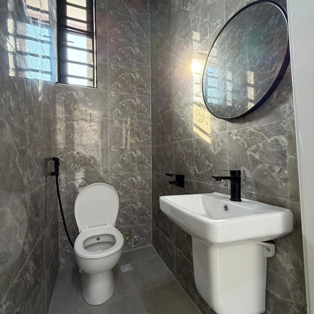 Sophisticated 2-Bed Serviced Gem in Ologolo Lekki