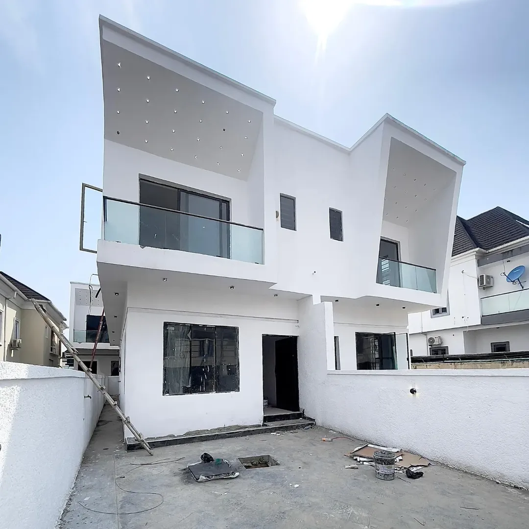 Sleek 4-Bed Duplex with Solar Power in Prime Lekki