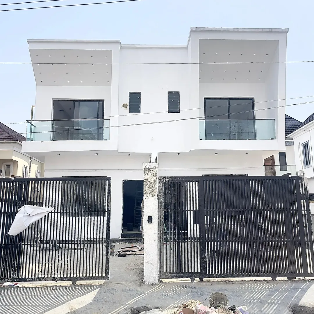 Sleek 4-Bed Duplex with Solar Power in Prime Lekki