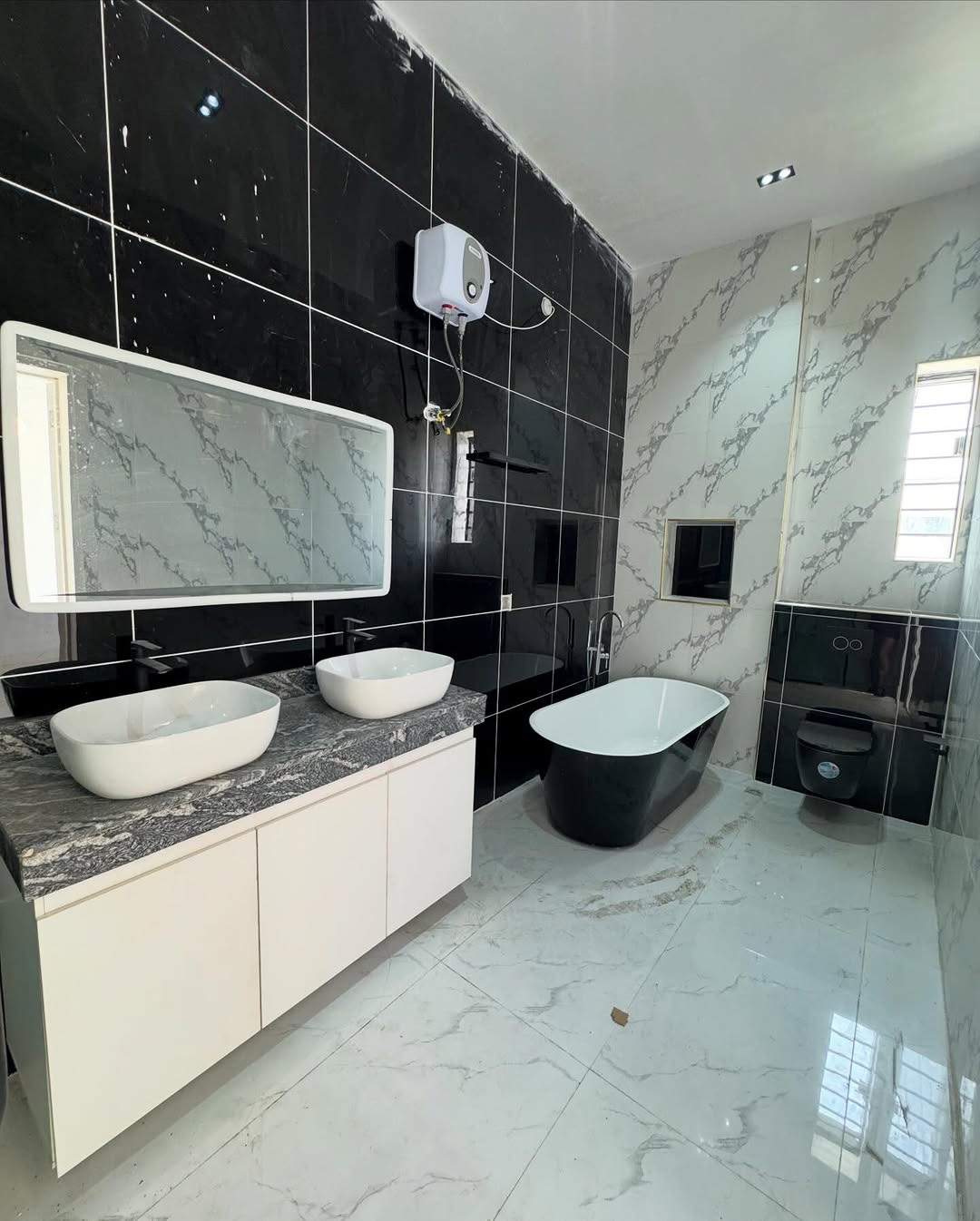 Stunning 5-Bed Duplex with Pool & Jacuzzi in Ikota